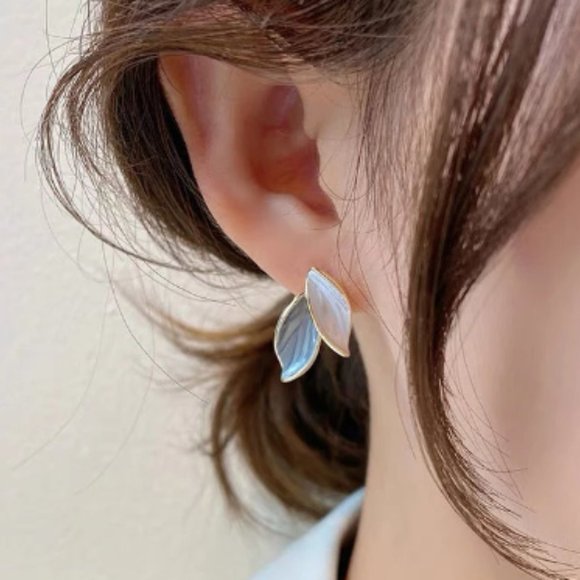 Leaf Stud Earrings Fashion Jewelry - Picture 3 of 4